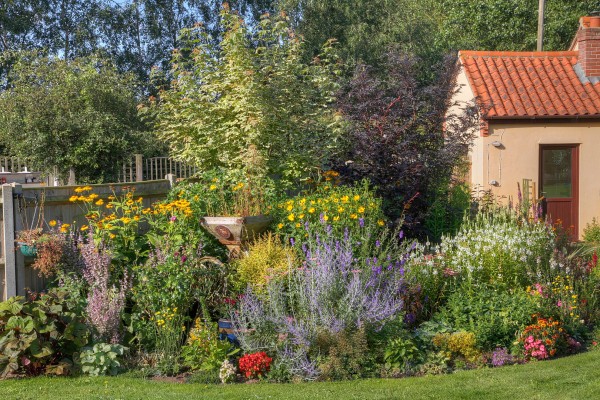 Semi-circular flower bed