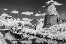 S22_1847r1x3r1 22nd June 2022: Walk south along the Trent and Mersey canal from Westport Lake. Monochrome IR, 24mm, 850nm